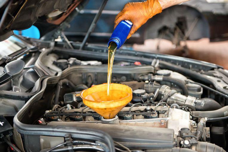 Можно ли лить синтетическое моторное масло в двигатель старой машины