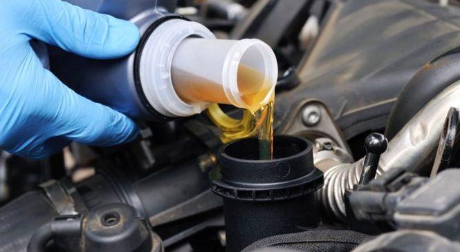 Почему масло в двигателе нужно менять чаще, чем каждые 15 тысяч км?