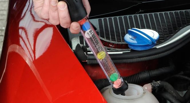Автоэксперт рассказал, когда менять технические жидкости в автомобиле